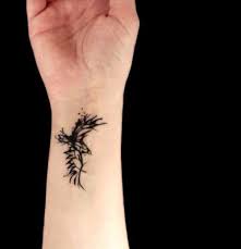 80 Handgelenk Tattoo Ideen Und Ihre Bedeutung Tatowieren Tattoodesign Tattooproject Tattooflashes Mint Sanatsal Dovmeler Kus Tuyu Dovmeleri Guzel Dovmeler