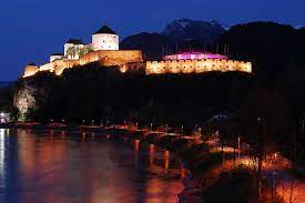 It lies along the inn river, between two ranges, the kaiser mountains and the bavarian alps, near the bavarian (german) border. Urlaub Im Kufsteinerland
