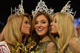 Andrea bezděková (21) však rozhodně nevypadá jako vítězka soutěže krásy. Ceska Miss Andrea Bezdekova Po Plastice Nosu Uz Jsem Dokonala Blesk Cz