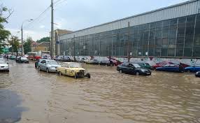 На киев вечером 20 июля снова обрушился ливень, в результате которого затопило микрорайон позняки. V Kieve Posle Livnya Zatopilo Ulicy I Stanciyu Metro Obshestvo Rbk