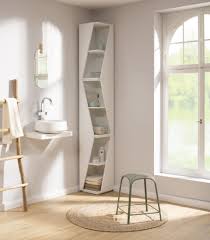 Becky White Ist Ein Design Eckregal Welches Eine Aufbewahrung In Der Ecke Moglich Macht Und Dennoch Viel Sichtbaren Raum Lasst Eckregal Regal Badezimmerideen