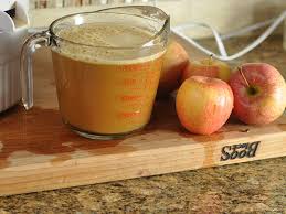 Pe lângă scopurile culinare, oțetul de mere poate fi folosit în cosmetologie, ca compresă în timpul 7.la fiecare litru de suc adăugați câte 50 gr de miere. Cum Se Pune Suc De Mere Pentru IarnÄ Suc De Mere Pentru IarnÄ