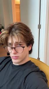 Clara Bateman's Instagram, Twitter & Facebook