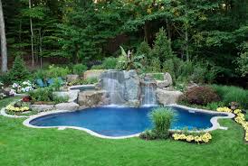 This set comes with a small electric air pump that can blow the inflatable pool up in less than 10 minutes. 20 Amazing Small Backyard Designs With Swimming Pool