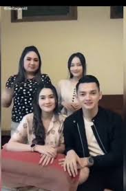 Salam hangat, dan tetap selalu support musisi daerah manapun di seluruh indonesia dengan mendengarkan serta menikmati hasil dory harsa music. Bikin Penasaran 10 Potret Kedekatan Nella Kharisma Dan Dory Harsa