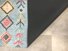 Modern genç odası halısı modelleri, pamuk polyester gibi kaliteli, temizlenmesi kolay, lekelere karşı dayanıklı, esnek iplik çeşitlerinden oluşmaktadırlar. North Hali Genc Odasi Hali Iskandinav Hali