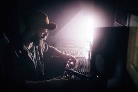 Top 100 people famous in music producers, world's best music producers famous: 5 Fundamental Skills Of Successful Music Producers Reverbnation Blog