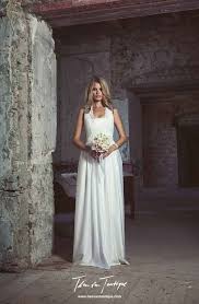 Heute stehen bräuten eine menge an schönen, eleganten und individuellen brautkleidern zur auswahl. Wedding Hair Dresses Accessories Dress Hairstyles Dresses Bridal Couture