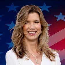 Kelly Gabel's Instagram, Twitter & Facebook