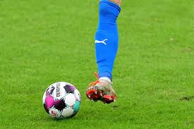 From fuß (foot) +‎ ball (ball), a calque of english football. Kommentar Corona Und Fussball Das Ist Die Neue Realitat