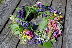 It is the traditional headgear of a sommar i p1 host during the presentation show in early june. 25 Midsommarkrans Ideas Flower Crown Floral Crown Flowers In Hair