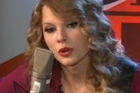 Taylor Swift Strips Down Coldplay's 'Viva La Vida'