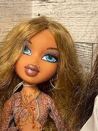 BRATZ FLASHBACK FEVER Fashion Dolls
