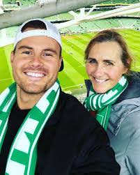 Michelle Stocking's Instagram, Twitter & Facebook