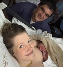 Cantor Samuel Rosa anuncia nascimento da quarta filha