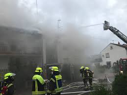 Simona gherghe a revenit cu dreptul din concediul de maternitate. 25 Mai 2020 Wohnhausbrand In Plaidt Familie Kann Sich Vor Flammen Retten Feuerwehr Plaidt