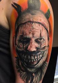 Colorful scary clown face tattoo on upper back. Scary American Horror Story Tattoo Inkstylemag Tatuagem De Palhaco Tatuagem Tatoo