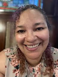 What was the inspiration for the 90s hair trend in senior photos?