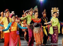 Tidak hanya dikembangkan di malaysia, tarian melayu juga dapat ditemukan di banyak wilayah indonesia di dekat malaysia, yang dapat tarian inang adalah tarian turunan (versi modern) dari tarian tradisional melayu mak inang. Penangkini 14 Tarian Tradisional Masyarakat Majmuk Di Malaysia