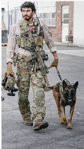 Seal team's solidly written first season offers compelling characters and hints at broader potential, even if it's somewhat undermined by an overall sense of predictability. 7 Hunde Ideen Hunde Soldaten Militar