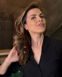 biscoitando por aqui nesse sabadão com as fotos de ontem. Mulher com o  cabelo em dia não quer guerra com ninguém 😅 Viva o talento da @mery.cecilio