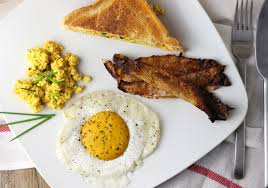 Wie sieht ein typisches amerikanisches frühstück aus? Bacon N Eggs Breakfast Wie Echt Aber Vegan Dailyvegan