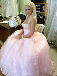 Der testsieger konnte den brautkleid daniela katzenberger test dominieren. Daniela Katzenberger Kontert Charlotte Wurdig Habe Lieber Gestillt