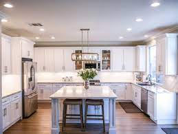 Untuk kitchen set murah dari kayu atau multiplek, daripada mengecat atau melapisinya dengan hpl, kamu bisa memberikan vernis untuk melindunginya dari air dan serangan rayap. 4 Bahan Terbaik Untuk Kitchen Set Minimalis