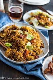 Bacon Pan Fried Noodles Crispy Bacon Charred Noodles Sweet Cabbage And Caramelized Onion Make This Quick O Pan Fried Noodles Bacon Pan Yummy Pasta Recipes