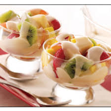 Es ideal para comenzar el día, como postre, merienda o incluso para comer por la noche y terminar el día con un buen tazón de tus frutas favoritas. Receta De Macedonia De Frutas Con Yogur