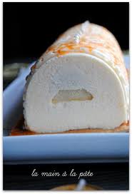 Buche De Noel A La Mandarine Insert Vanille Buche De Noel Main A La Pate Petit Dessert