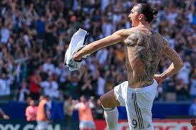 See more ideas about tato keren, tato, ide tato. Gacor Saat Berlaga Dan Gahar Di Luar Lapangan Ini Pemain Yang Punya Tato Keren Di Punggung Bola Net