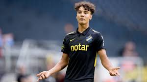 Det svenska landslagets nuvarande kapten andreas granqvist hade gett bindeln till zlatan ibrahimovic om janne andersson hade bett honom. Finland Vann Dragkampen Om Talangen Robin Tihi Uttagen I U21 Landslaget Nar Em Kvalet Fortsatter En Intressant Och Smart Kille Sport Svenska Yle Fi