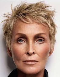 I tagli corti per donne mature, over 40. Tagli Corti Per Donne Mature Bellissime Navit Acconciature Facebook