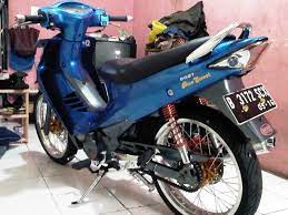Dengan harga suzuki shogun terbaru yang sudah murah sudah pasti sangatlah cocok untuk sobat yang menginginkan motor untuk dilakukan modifikasi. Motor Trend Modifikasi Video Modifikasi Motor Suzuki Shogun 125 Velg Jari Jari Simple Terbaru Youtube