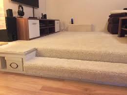 Detaillierte Anleitung Mit Bildern Fur Den Bau Eines Wohnzimmer Podest Mit Dieser Anleitung Bist Du Selbst In Der Sofa Selber Bauen Selber Bauen Podest Bauen