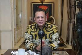 Mengintip gaya kulineran hits istri ketua dpr, dewi bamsoet. Di Balik Kemewahan Penampilannya Bambang Soesatyo Ternyata Juga Pakai Barang Senilai Rp30 000 Pikiran Rakyat Com