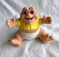 This show follows the life of a family of dinosaurs, living in a modern world. Die Dinos Baby Sinclair Kaufen Auf Ricardo