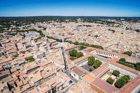 L'histoire est ici le théâtre d'un quotidien où l'on marie les plaisirs du shopping et la noblesse du patrimoine, le bonheur d'une terrasse et les beautés architecturales. Investir Dans L Immobilier A Aix En Provence Quelles Specificites