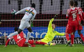 Silas wamangituka fundu (born 6 october 1999) is a congolese professional footballer who plays as a forward for bundesliga club vfb stuttgart. 1 Bundesliga Geiler Job Vfb Feiert Befreiungsschlag In Unruhigen Tagen News Fussballdaten
