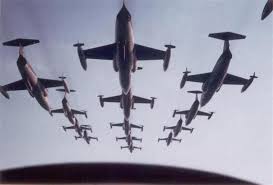 438,202 likes · 9,307 talking about this · 1,181 were here. F 104 Starfighter Der Bundeswehr Uber Jever Wahrend Die Us Streitkrafte Schnell Erkannten Dass Der F104 Nicht Als Kampff Kampfflugzeuge Fliegerei Luftfahrt