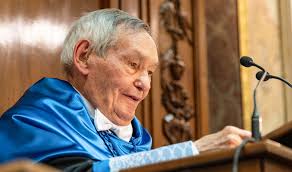 Amable Liñán, investido doctor honoris causa por la Universidad Complutense  de Madrid