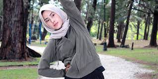 Nutrisi dan asam amino yang terkandung dalam daun kelor antara lain kalsium, zat besi, fosfor, kalium, zinc, protein, vitamin a, vitamin b, vitamin c, vitamin d, vitamin e, vitamin k, asam folat dan biotin. 4 Cara Alami Menjaga Daya Tahan Tubuh Saat Puasa Agar Tak Mudah Sakit Dream Co Id