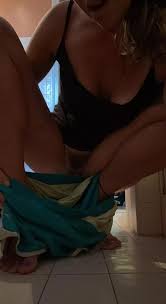 sneakinsalliexo] sneaks her shorts off nudes | GLAMOURHOUND.COM