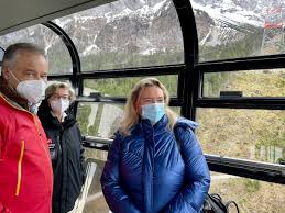 Neun menschen sind nach angaben von rettungskräften bei einem seilbahnunglück in norditalien ums leben gekommen. Oqzf1pqje5mtwm