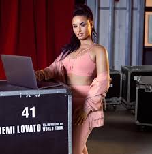 Деми ловато считает себя небинарной личностью. Foto Demi Lovato Do I Posle Peredozirovki Kak Izmenilas Vneshnost Pevicy Fotografii Kartinki Izobrazheniya Joinfo Com