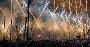 Alors qu'en 2020, covid oblige, les festivités du 14 juillet ont été purement. Marseille Un Grand Feu D Artifice Le 14 Juillet La Provence