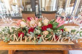 Jan 22, 2021 · the versatile tulip can enhance both elegant wedding settings and more casual venues, and work well in almost any detail at a wedding—from bouquets and boutonnieres to table arrangements. Bride And Groom Table Flower Arrangement With Proteas And Roses Table Flower Arrangements Protea Wedding Brides Table