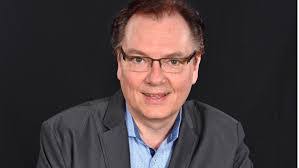 Lynn Trapp's Instagram, Twitter & Facebook