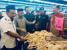 Beliau berkata demikian kepada pemberita selepas meninjau skim kawalan harga musim perayaan hari. Kpdnhep Rampas Barang Kawalan Bernilai Hampir Rm1 Juta